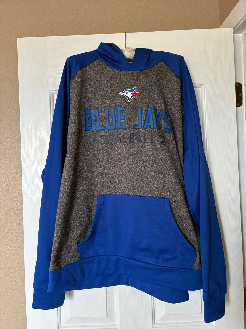 Fanatics Royal Blue Hooded Sweatshirt with Toronto Blue Jays. Men’s XXL.